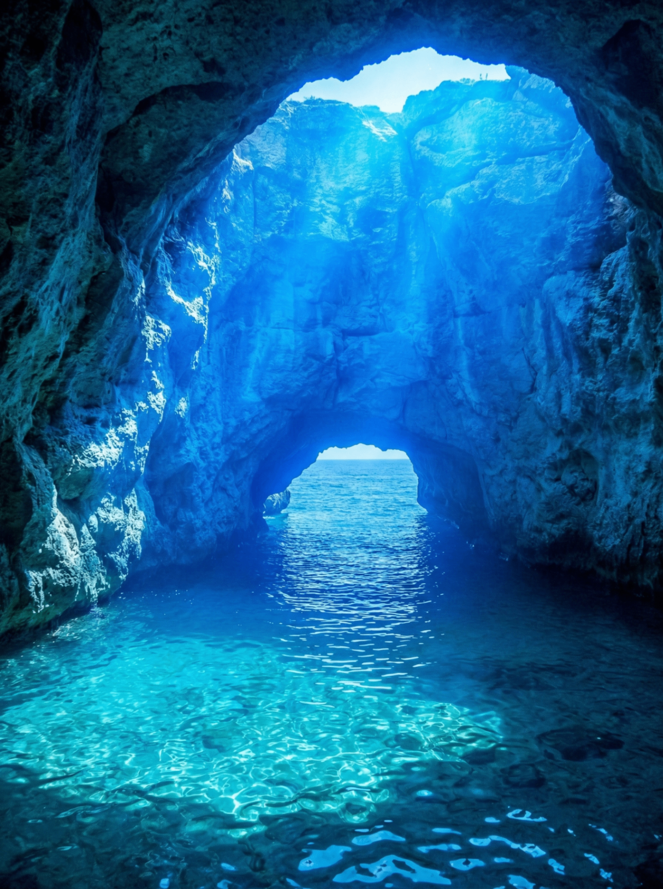 La luz entra así solo a mediodía